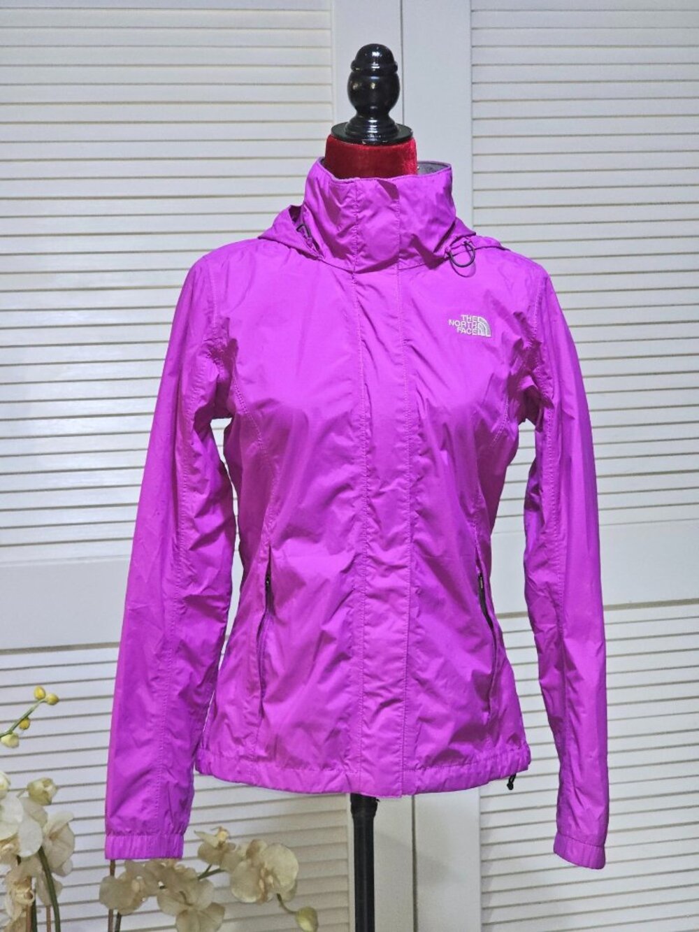 The North Face Women's Magenta HyVent Rain Resolve Jacket Size Small 2618